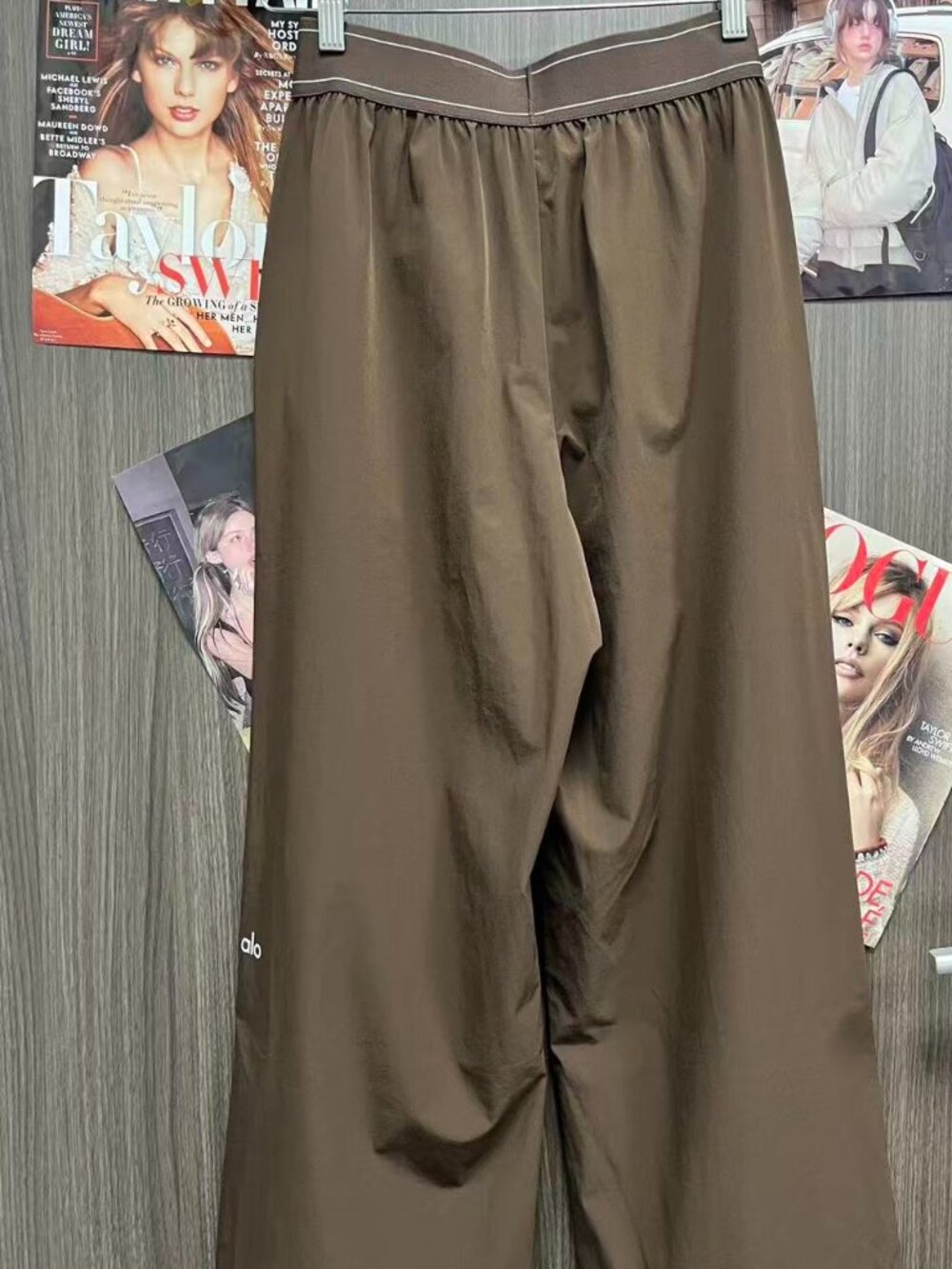 ALO Yoga Suit Up Trouser Coffee Brown (Regular) 🛒 The wildly popular - Picture 3 of 10